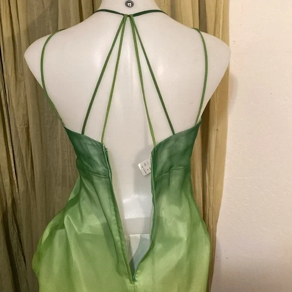 Green gown fully lined with strappy back size Small - Picture 7 of 10